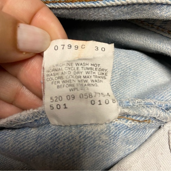 Vintage Levi's 501 distressed raw hem high rise Button Fly Light wash Size 29 - Picture 3 of 7